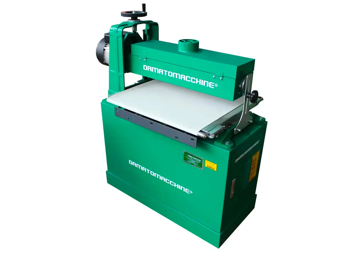 Sander abrasive roller and automatic drag the element to be smoothed with variable speed and 2 independent motors